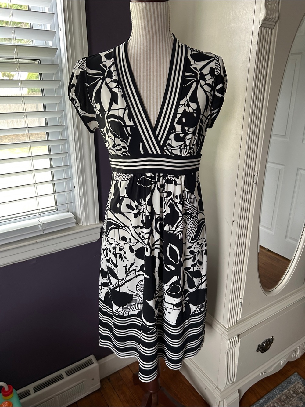 BCBGMaxAzria Black and White Floral V-Neck Empire Midi Dress